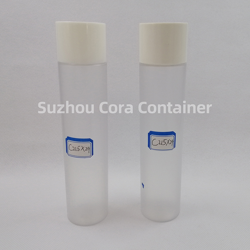キャップをねじっている215 mlの首サイズ24 mmのPETプラスチック化粧瓶