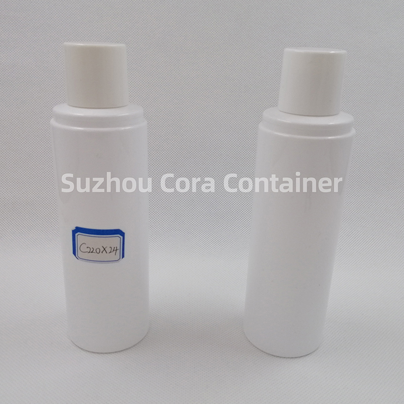 キャップをねじっている220 mlの首サイズ24 mmのPETプラスチック化粧瓶